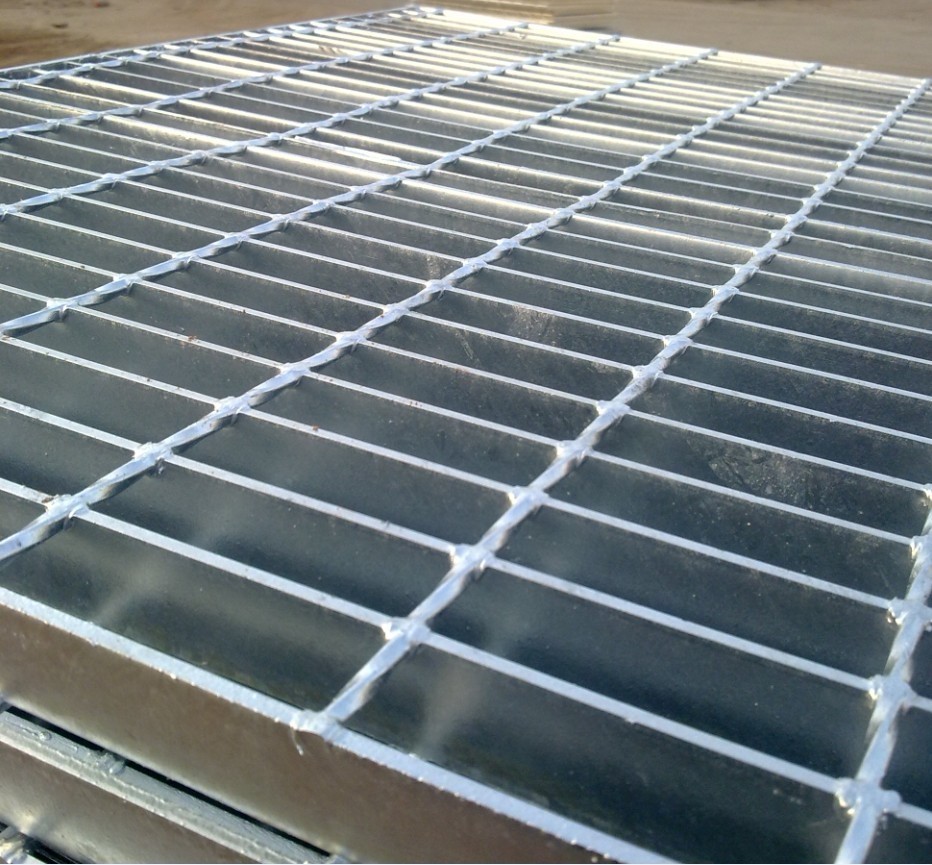 热镀锌钢格栅板在石化工业中的应用